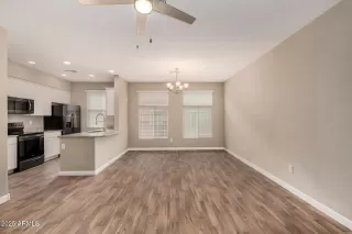 Photo #5: 6910702 Listing