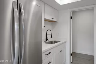 Photo #2: 6910740 Listing