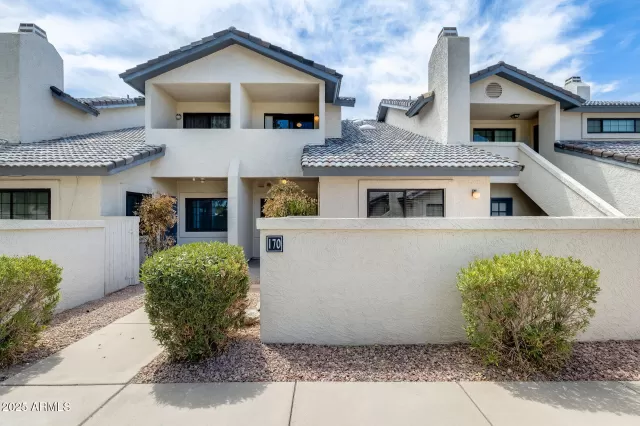 MLS: 6910852 Condo For Sale