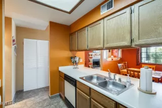 Photo #3: 6910852 Listing 