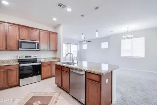 Photo #5: 6910865 Listing 