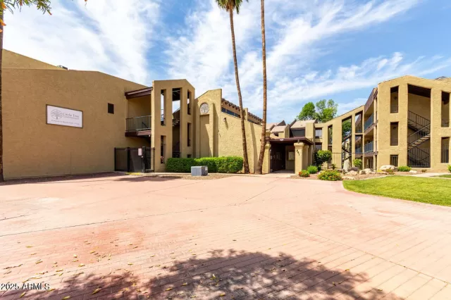 MLS: 6910868 Condo For Sale