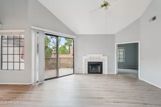 Photo #5: 6911074 Listing 