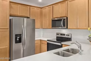 Photo #5: 6911122 Listing 