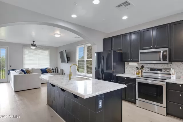 MLS: 6911188 Condo For Sale