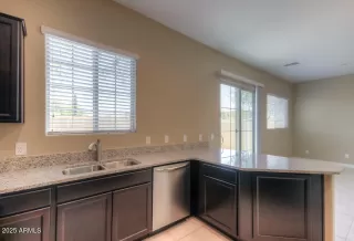 Photo #5: 6911404 Listing