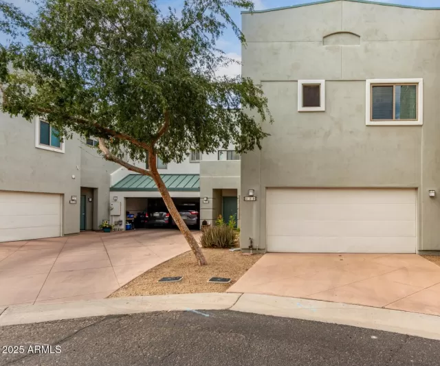 MLS: 6911566 Condo For Sale