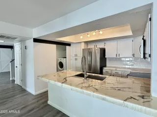 Photo #6: 6911995 Listing 