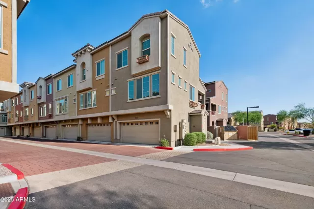 MLS: 6912351 Condo For Sale