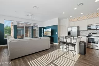 Photo #2: 6912351 Listing 