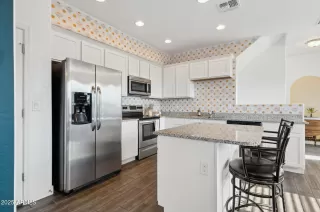 Photo #4: 6912351 Listing 