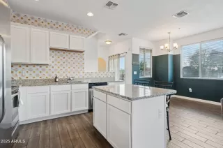 Photo #5: 6912351 Listing 