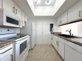 Photo #5: 6912385 Listing