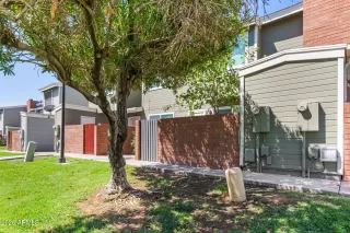 Photo #5: 6912915 Listing