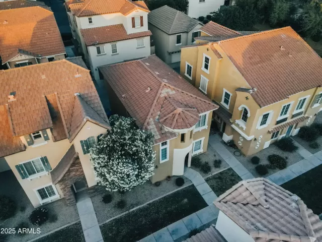 MLS: 6913003 Condo For Sale