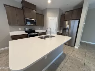 Photo #3: 6913047 Listing 