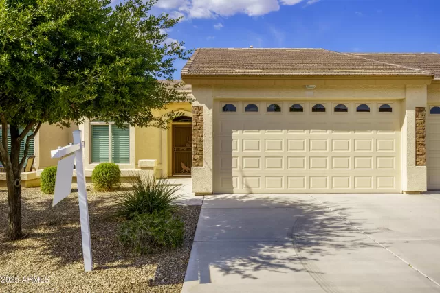 MLS: 6913288 Condo For Sale