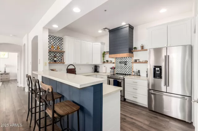 MLS: 6913431 Condo For Sale