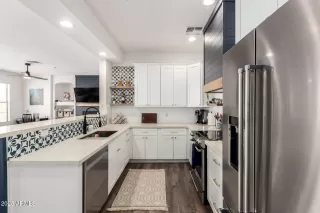 Photo #6: 6913431 Listing