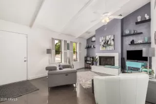 Photo #4: 6913476 Listing