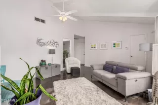 Photo #5: 6913476 Listing
