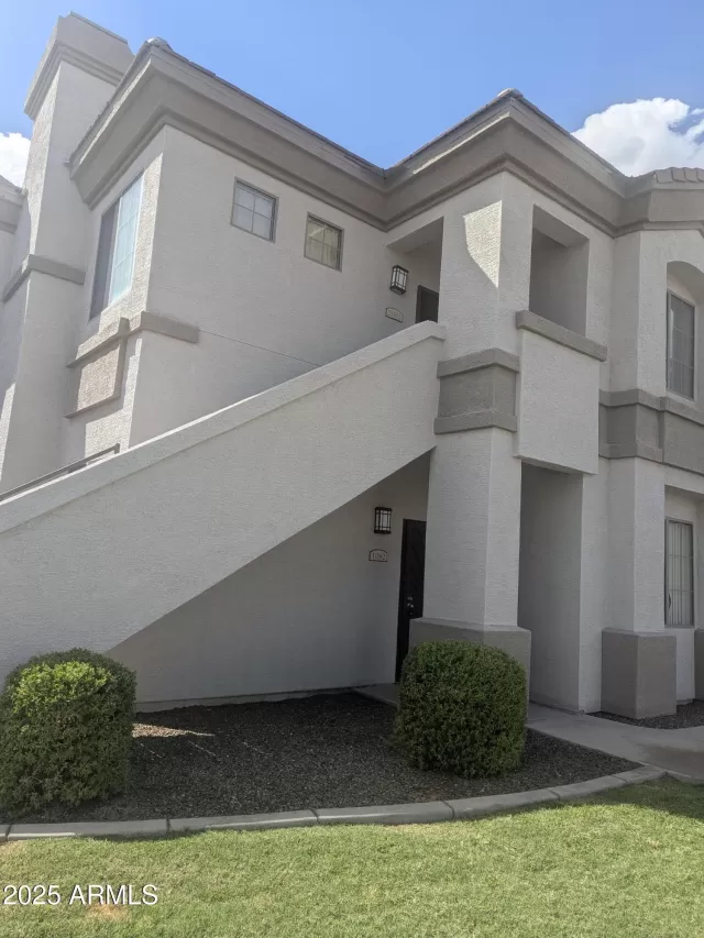 MLS: 6913614 Condo For Sale