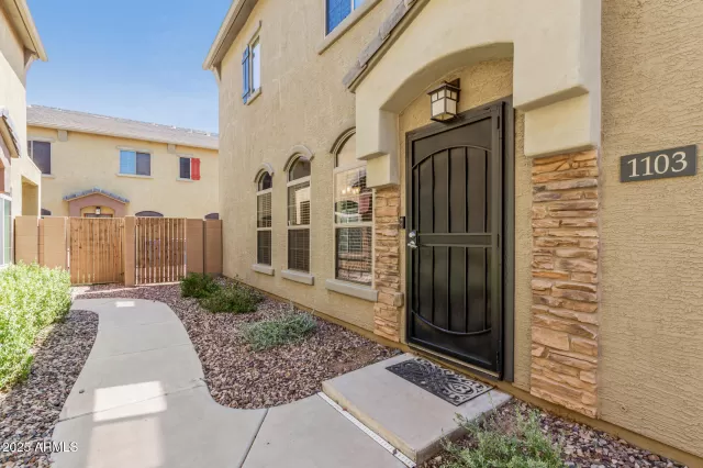 MLS: 6913691 Condo For Sale