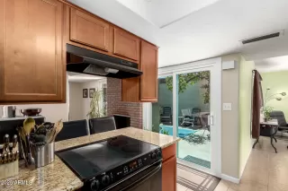 Photo #5: 6914152 Listing