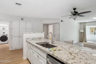 Photo #6: 6914208 Listing 