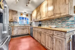 Photo #4: 6914438 Listing