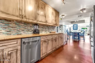 Photo #6: 6914438 Listing