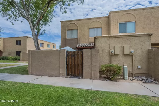 MLS: 6914604 Condo For Sale