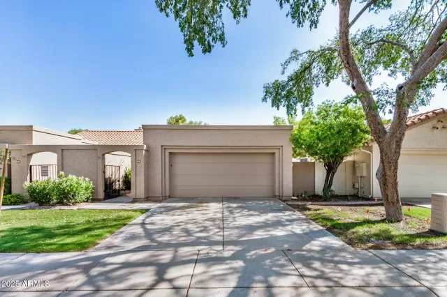 MLS: 6914618 Condo For Sale