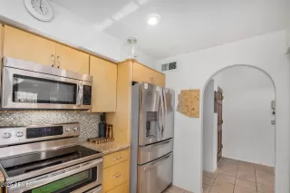 Photo #5: 6914618 Listing 