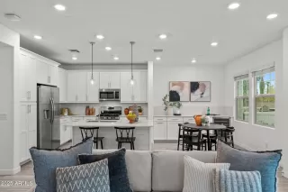 Photo #4: 6914713 Listing