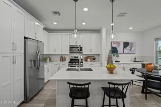 Photo #5: 6914713 Listing