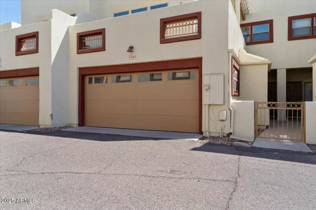 MLS: 6914919 Condo For Sale