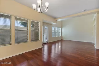 Photo #5: 6914919 Listing