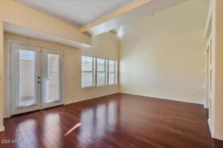 Photo #6: 6914919 Listing