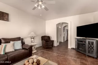 Photo #5: 6915077 Listing 