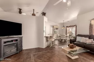 Photo #6: 6915077 Listing 