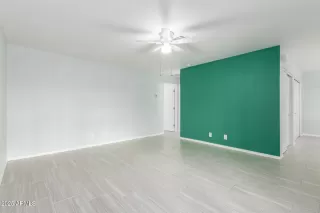 Photo #6: 6915085 Listing