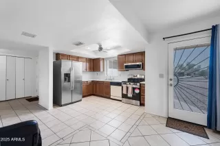 Photo #3: 6915088 Listing