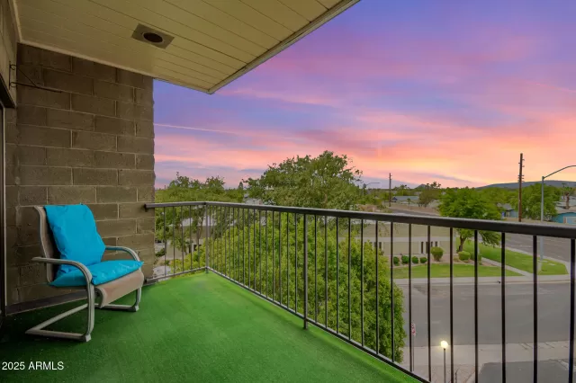 MLS: 6915168 Condo For Sale