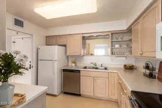 Photo #3: 6915168 Listing