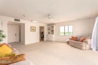 Photo #5: 6915168 Listing