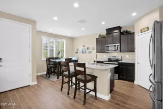 Photo #3: 6915239 Listing