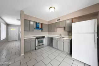 Photo #5: 6915340 Listing