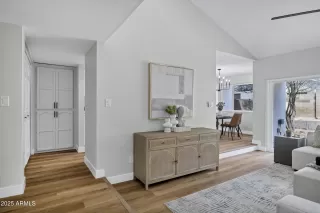 Photo #5: 6915359 Listing