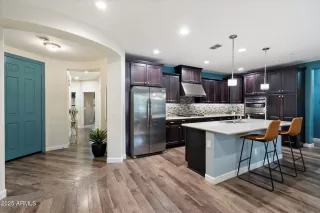Photo #5: 6915561 Listing